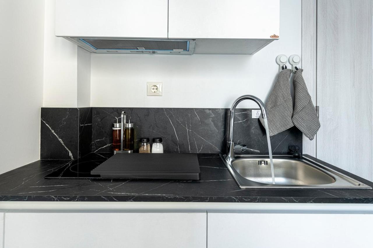 Phaedrus Living Executive Kriel Suites 001 Athens Exterior photo